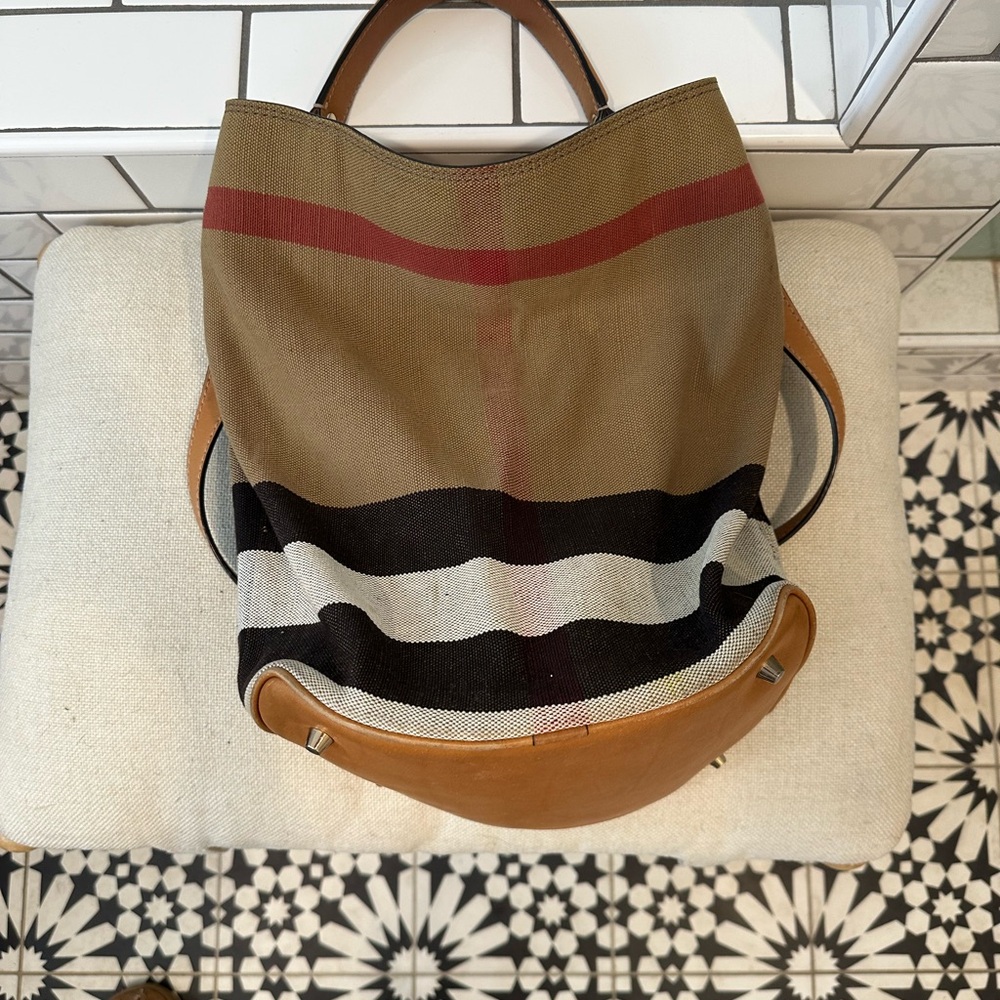 Burberry Ashby bucket tote bag - Picture 14 of 16